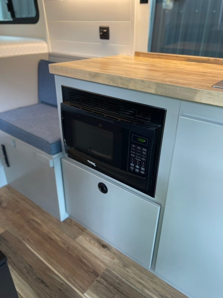 1D00DB20-77DC-4FA8-8C70-1A681EEF54EC_1_105_c