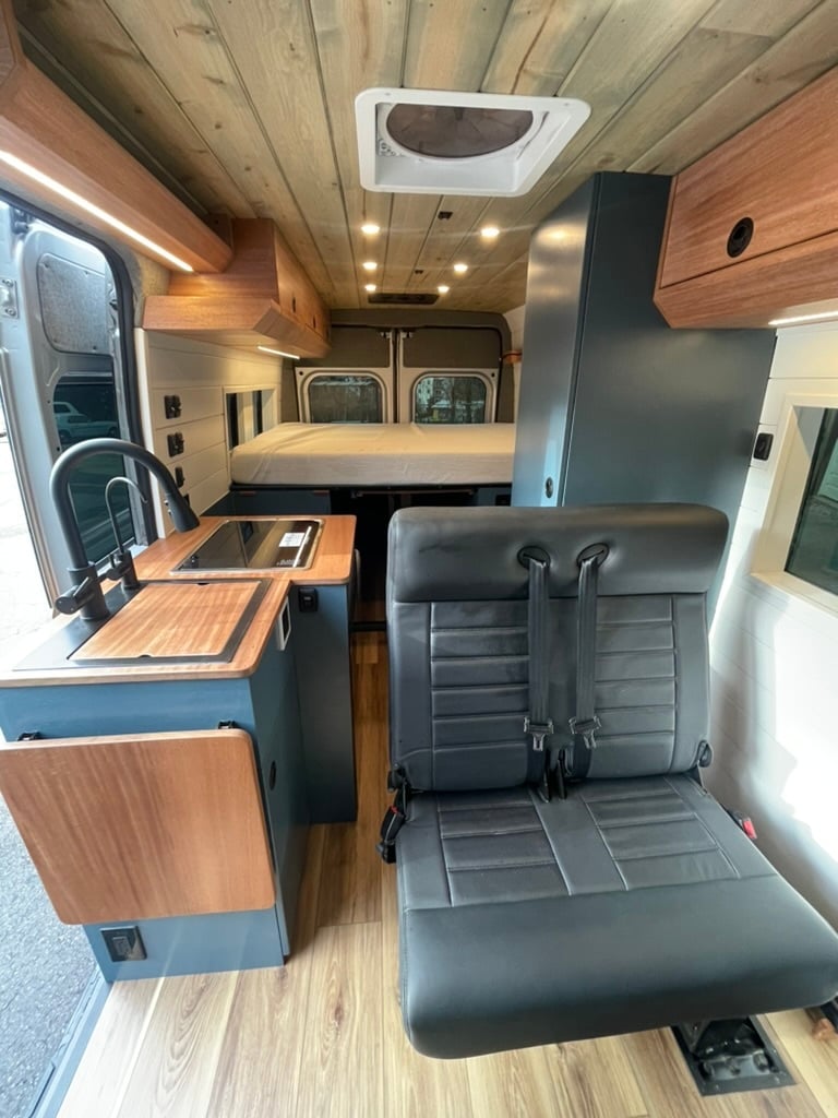 3BE97B3A-5EE5-4739-859C-171E6159205D_1_105_c