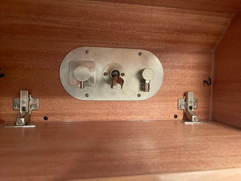 6EE2E1E7-2074-4CF1-B550-60E4D1D6403E_1_105_c