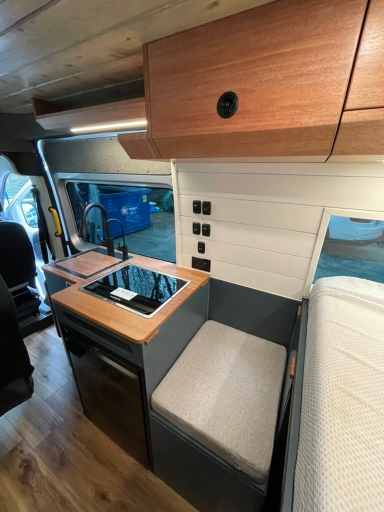 B05AF53C-8E23-49A3-9021-EA430BB52F65_1_105_c